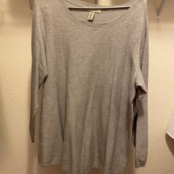 Light gray sweater - Picture 1 of 2